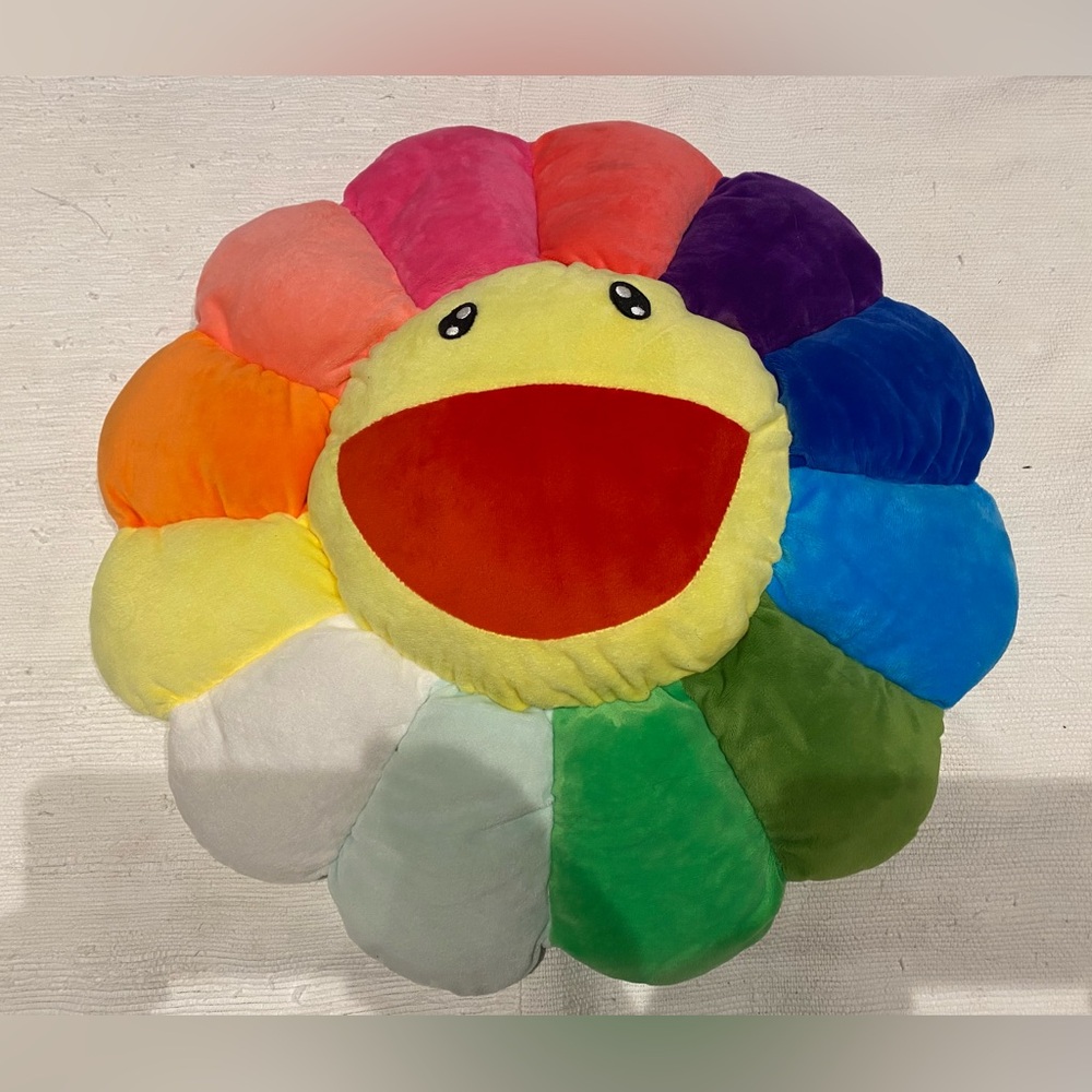 Kaikai Kiki Takahashi Murakami Happy Flower Pillow